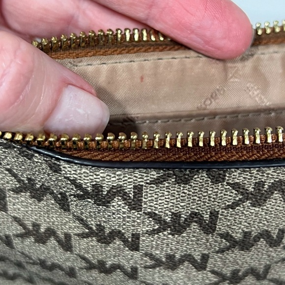 Michael Kors Fulton Zip Clutch - Picture 11 of 13